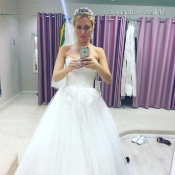 Катя Гордон примерила свадебное платье