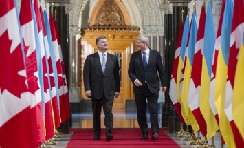 Украина начинает консультации о либерализации визового режима с Канадой, - Порошенко