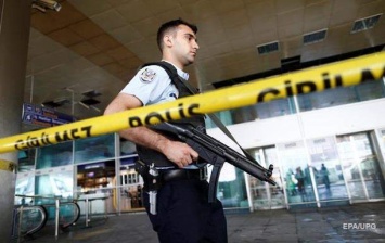 Турецкий подросток застрелил трех полицейских