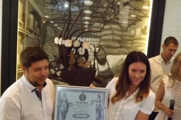 В Одессе впервые в Украине установлен рекорд на самую высокую шоколадную композицию. Фото