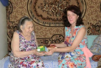 Долгожительницу Мирнограда (Димитрова) соцработники поздравили с 90-летием