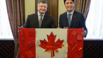 Порошенко уточнил, что ЗСТ с Канадой вступает в силу немедленно