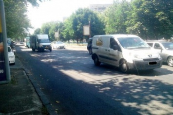 ДТП в центре Николаева: маршрутка не поделила дорогу с PEUGEOT