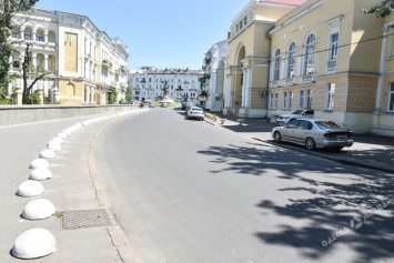«Находчивые» одесские водители нашли новое место для парковки (фото)