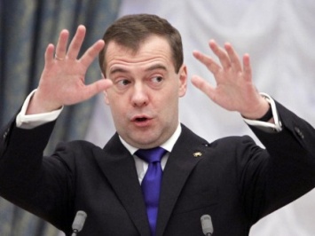Д.Медведев призвал "не пускать Россию по миру"