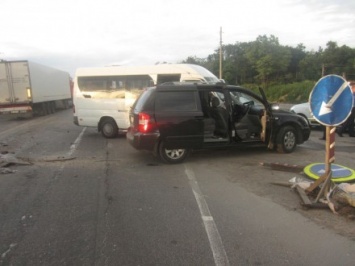 Легковушка столкнулась с автобусом в Киевской области, травмированы пять человек