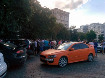 В Харькове собирается бунт против полицейских (фото)