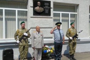 В Харькове открыли памятную доску генералу Момоту, погибшему под "Градами" (ФОТО)
