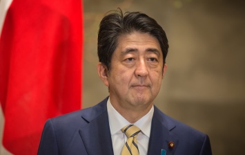 Япония думает переписать свою пацифистскую конституцию - The Guardian