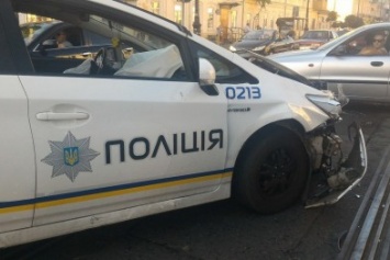 В центре Одессы в ДТП попал патрульный автомобиль полиции
