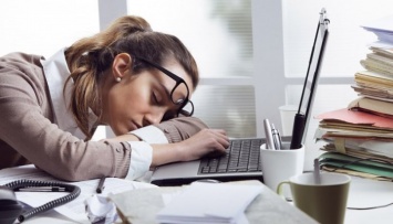 Ученые: Хроническое недосыпание влияет на аппетит человека