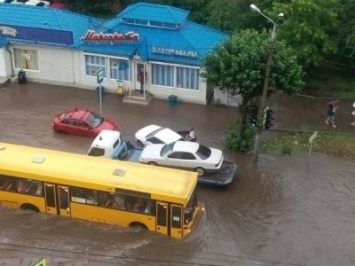Потоки воды затопили центр Красноярска