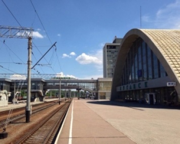 Город призрак: вокзал Луганска до и во время войны (ФОТО)