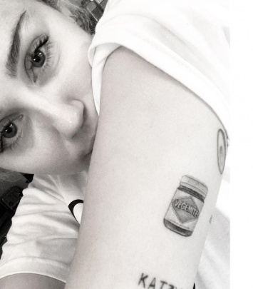 Майли Сайрус сделала татуировку в честь Лиама Хемсворт??а
