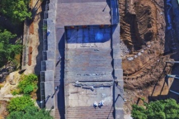 Руины вместо ремонта: Потемкинскую лестницу сняли сверху и обратились к Порошенко (ФОТО)