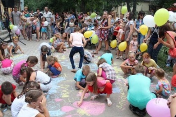 Магазин "Зеркальный" устроил праздник для детей (ФОТО)