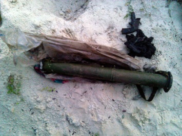 В Авдеевке местная жительница нашла возле своего дома мешок с гранатометом и патронами