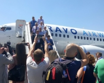 Яркое селфи Саакашвили с красотками-стюардессами (ФОТО)