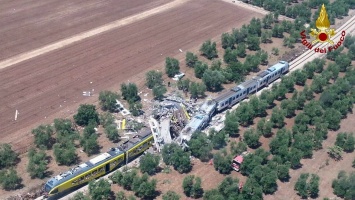 Более десяти человек погибло при столкновении пассажирских поездов в Италии
