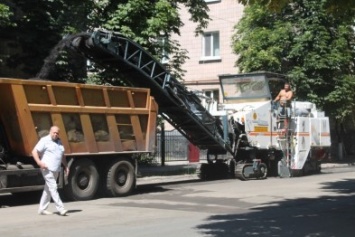 В Славянске на ул. Васильевской идет капитальный ремонт дороги (фото)