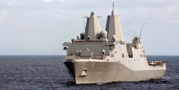 Пять иранских судов совершили опасные маневры у корабля ВМС США