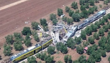 Число жертв столкновения поездов в Италии достигло 12
