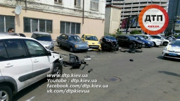 Масштабное ДТП в Киеве: разбиты 5 машин (Фото)