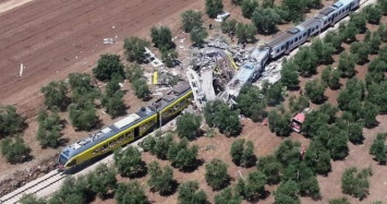 На юге Италии столкнулись два поезда: не менее 20 человек погибли