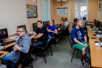 В Днепре на компьютерные курсы пришли еще 12 бойцов АТО (ФОТО)