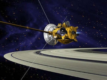 Cassini передала на Землю новый снимок Сатурна и Тефии