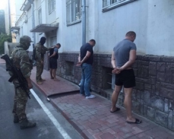 Боевик в Виннице: СБУ задержала банду псевдоколлекторов (ФОТО)