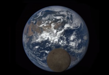 NASA показало темную сторону Луны