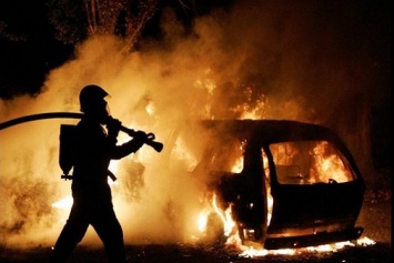 В Запорожской области прокурору сожгли машину