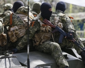Война на Донбассе: боевики ведут огонь на всех направлениях
