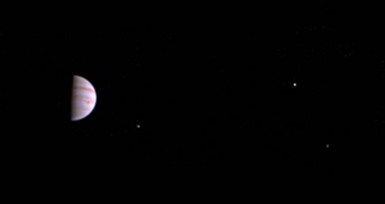 Зонд "Юнона" передал первую после выхода на орбиту цветную фотографию "Юпитера"
