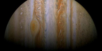 На Земле начали изучать первые снимки Юпитера от Juno (ФОТО)