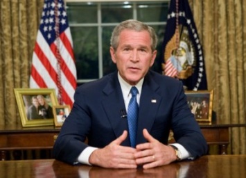 Джордж Буш возмутил пользователей своим танцем на поминальной церемонии в Далласе