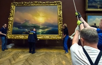 Оккупанты вывезли из Крыма в Москву 38 картин Айвазовского