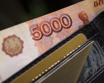 Пенсии или зарплаты: России придется выбирать, что замораживать