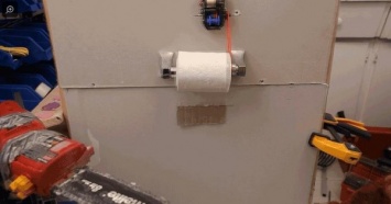 Сетевые блогеры придумали оборудование для нарезания туалетной бумаги