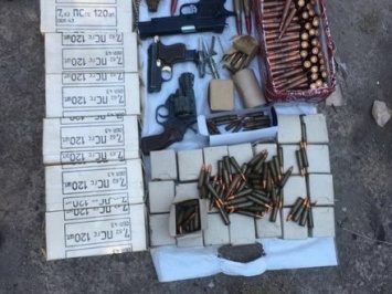 В Днепре правоохранители изъяли арсенал боеприпасов у торговца оружием