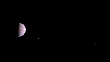 Зонд «Юнона» передал первые фотографии после выхода на орбиту Юпитера