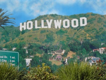 93-летие надписи Hollywood: Какой путь прошел главный символ американского кинематографа?