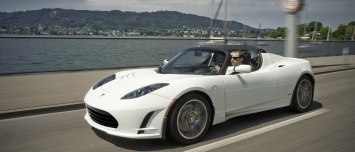 Tesla увеличила запас хода у Roadster на треть