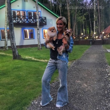 Ольга Бузова привела собак на работу