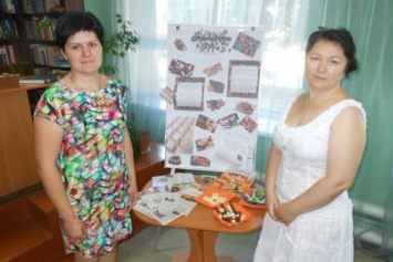 Павлоградские библиотекари угостили сладкоежек шоколадом