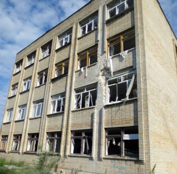 В Красногоровке боевики обстреляли здание местной школы