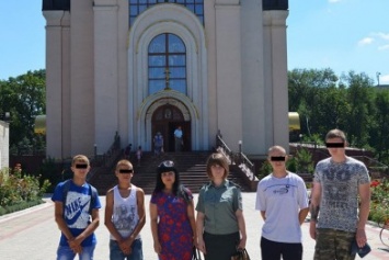 Трудные подростки Покровска (Красноармейска) посетили Свято-Михайловский храм