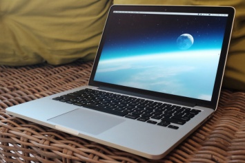 Покупатель MacBook Pro отсудил у re:Store 350 000 рублей за «битый пиксель»