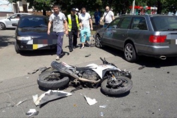 В Харькове иномарка сбила мотоциклиста: пострадавший в больнице